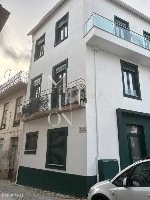 Apartamento T1 totalmente reconstruído no centro histórico da vila do