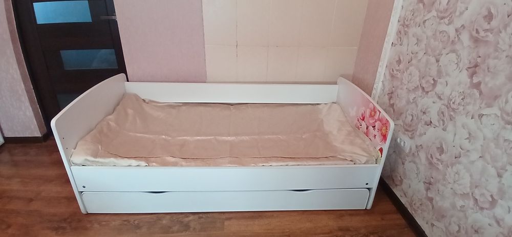 Ліжко односпальне,дитяче!