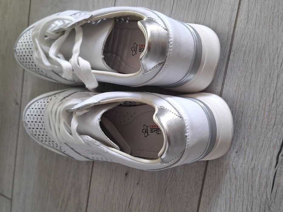 Skorzane azurowe sneakersy 41