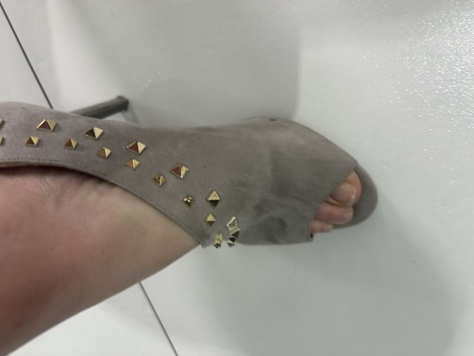 Buty damskie na szpilce 38