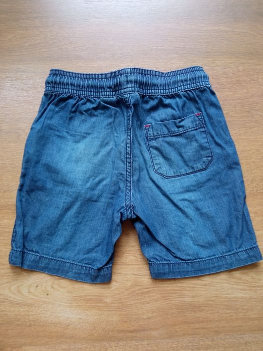 Krótkie spodenki jeansowe dla chłopca 98/104