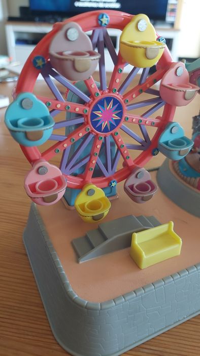 Musical Carousel-Ferris Wheel polly pocket