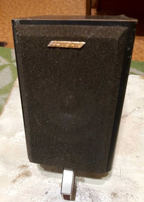 Різні динаміки як міцні так і слабкі та інші.