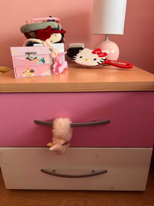 Conjunto cama , mesa de cabeceira e camiseiro