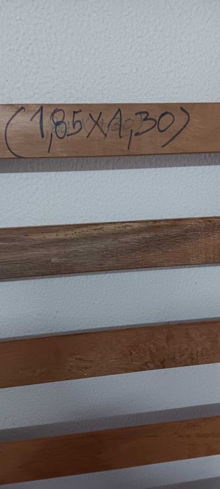 Vendo estrado cama de casal  em bom estado .