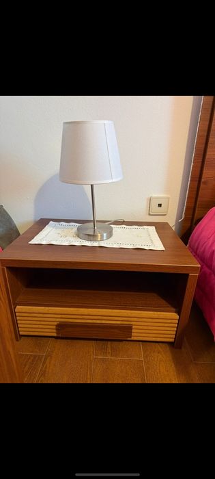 Cama de casal em bom estado