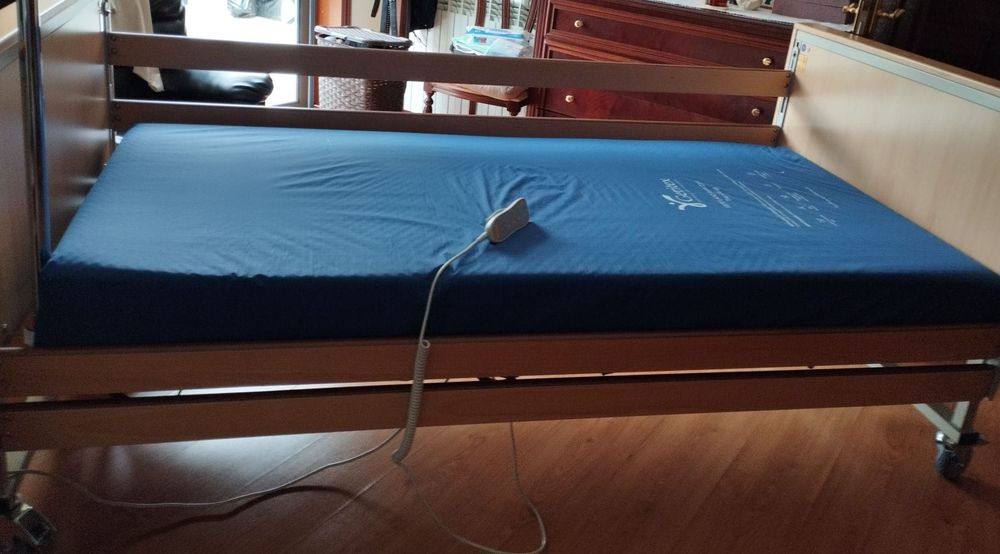 Cama articulada praticamente nova