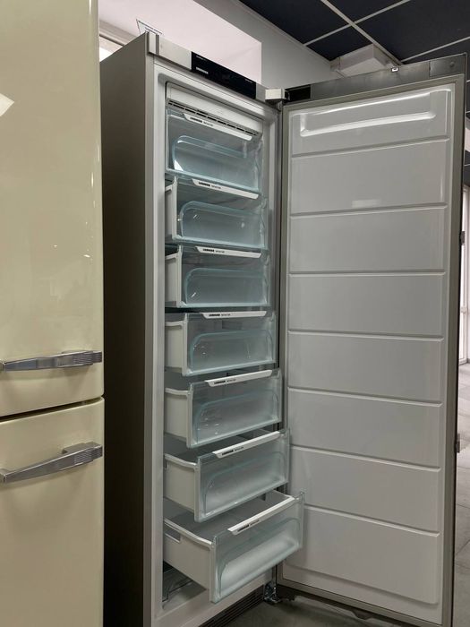 Морозильна камера Liebherr GNEF 4335