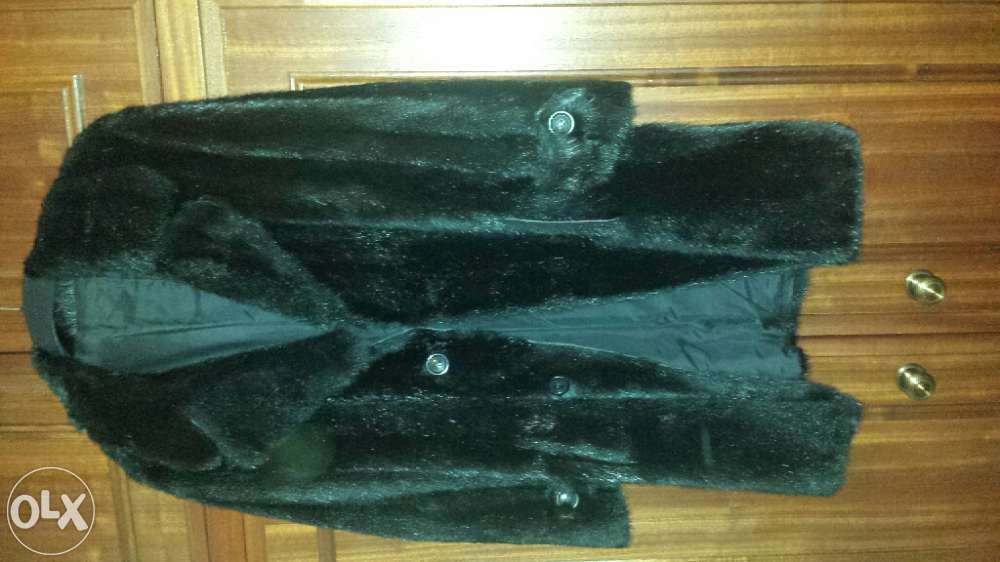 Vendo 2 casacos de pele verdadeira estilo vintage anos 60 a 70, mulher