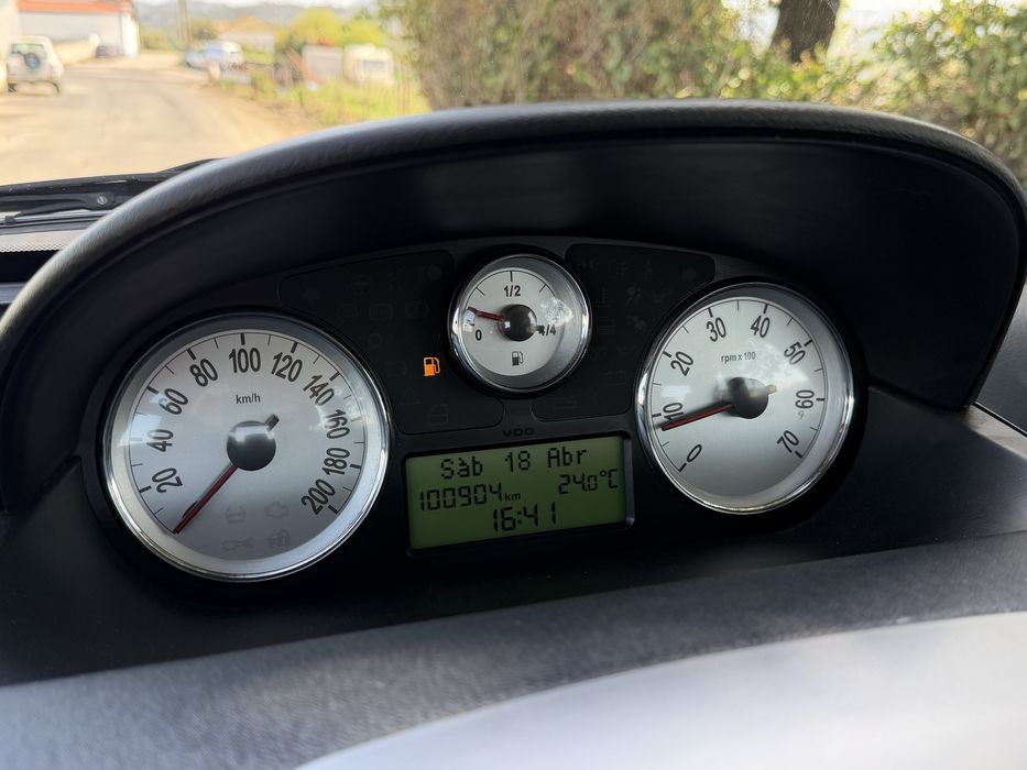 Lancia Ypsilon apenas 100.000 kms C/ AC