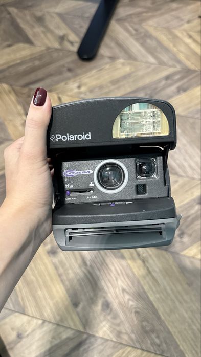 Вінтажний фотоапарат Polaroid CAM Instant Camera