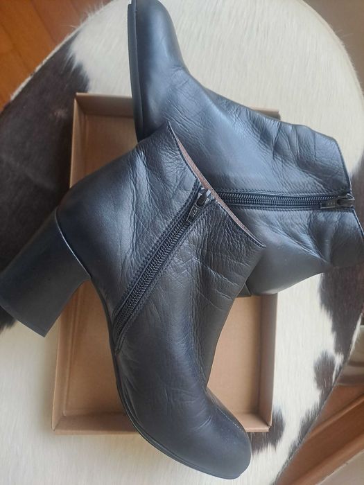 Botas em pele preta- Hispanitas