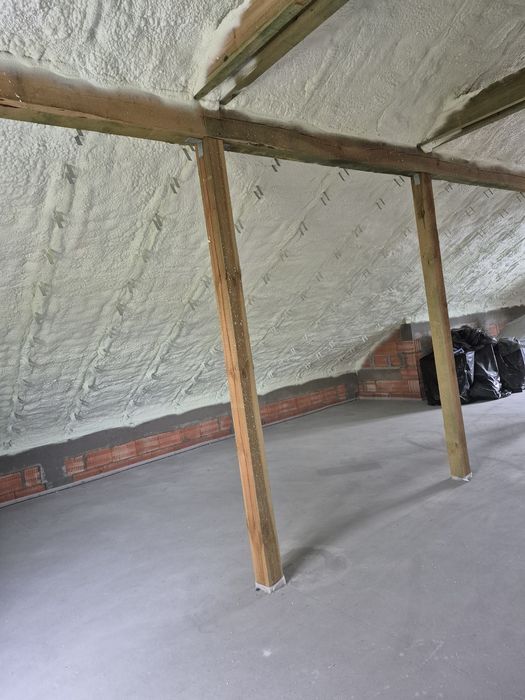 Izolacja pianką pur ocieplenie poddasza ocieplanie hal stropów domów