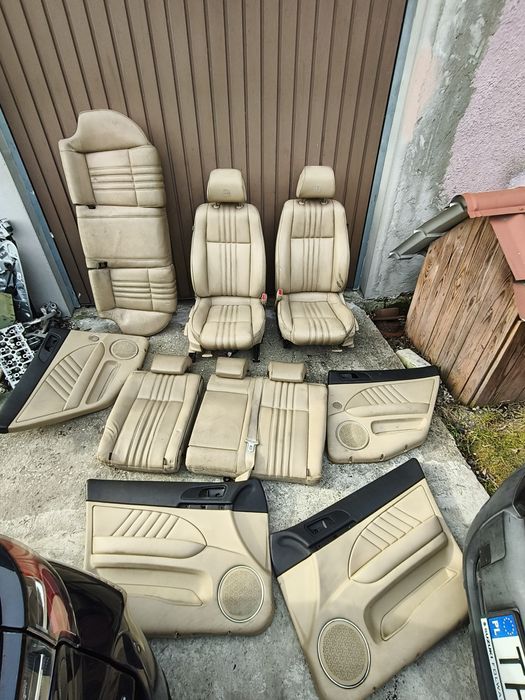 Fotele skóra jasna beżowa Alfa 159 Sedan