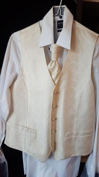 Жилет і галстук на урочисті події