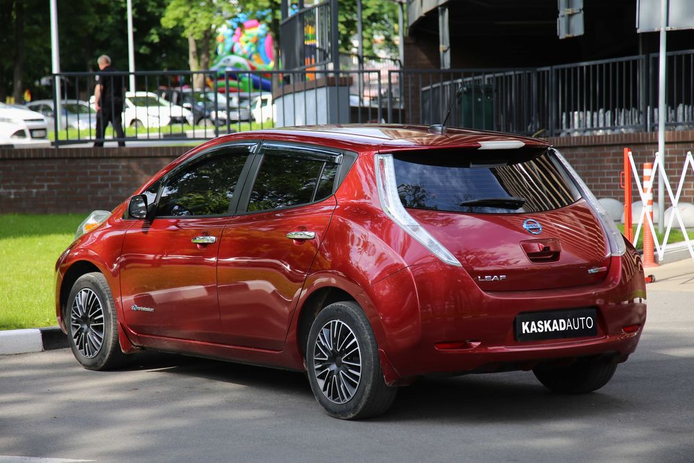Продам Nissan Leaf