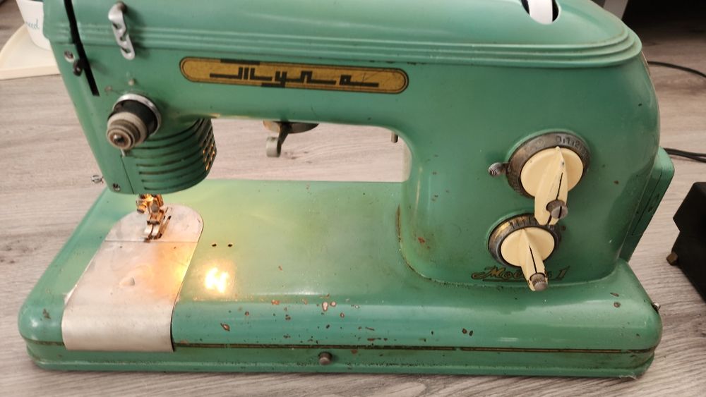 Zabytkowa maszyna do szycia TUŁA model nr 1.