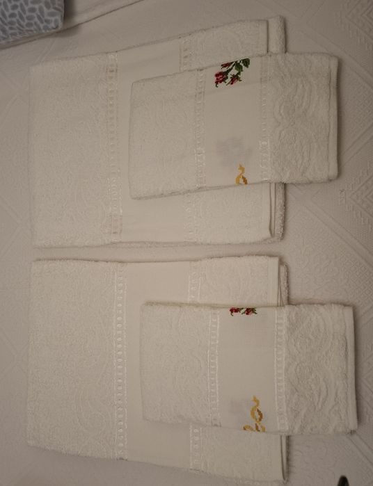 Atoalhados wc bordados à mão