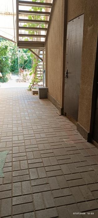 Сдам 1 к  домик 25 м для 1-2 человека долгосрочно  Толбухина/Мега дом,двор общий,т/душ во дворе!