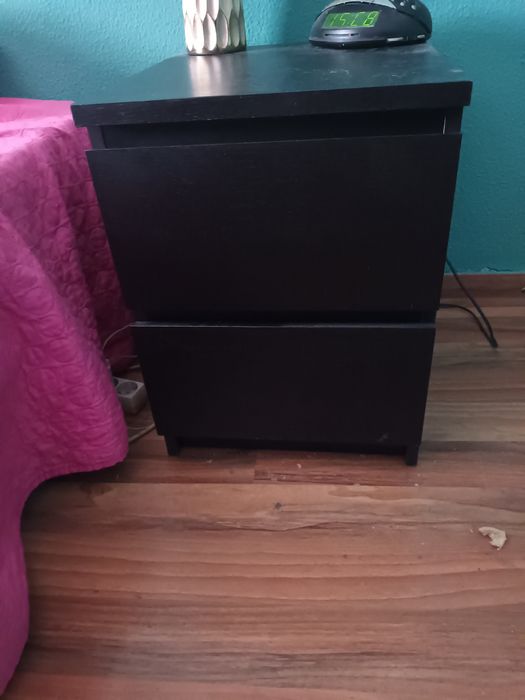 Vendo 2 mesas cabeceira pretas