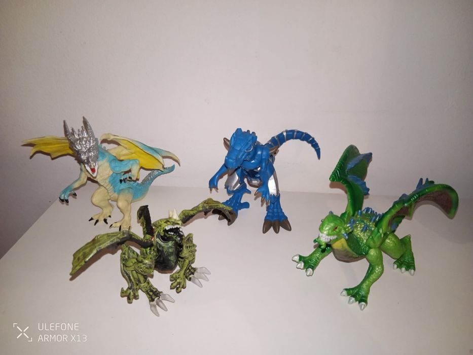 4 figuras Dragões articulados