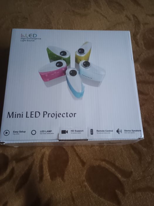 Mini LED Projector RD - 802 новий.