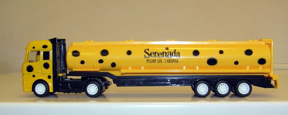 model ciężarówki - cysterna - Serenada