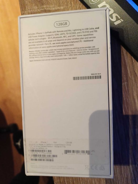 Smartfon Apple iPhone 7 2GB / 128 GB Czerwony