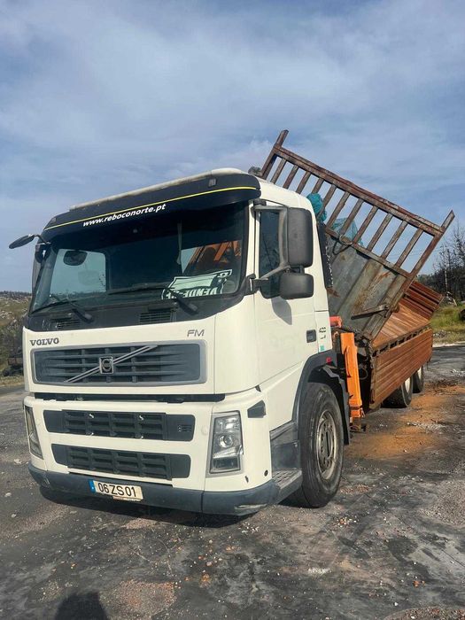 Camião Volvo FM6x2R  Tribasculane Com Grua