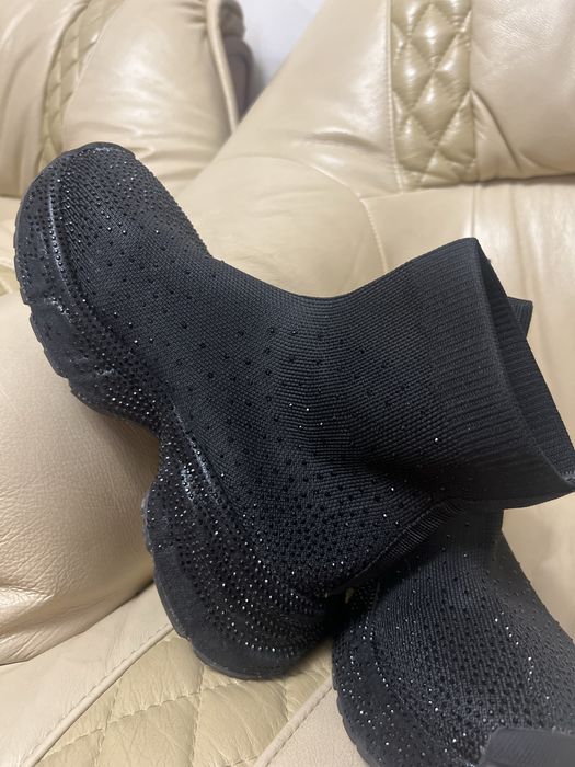 Модні черевички в камінчиках, 38 розміру ,в ідеальному стані!