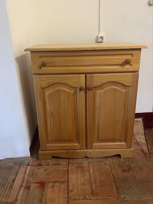 Mobília de sala de jantar completa em Pinho