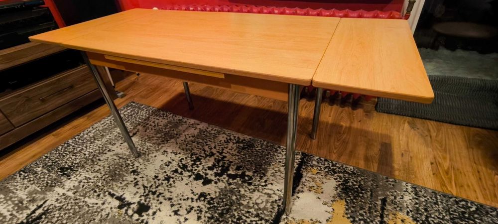 Stół rozkładany do salonu lub pokoju tanio