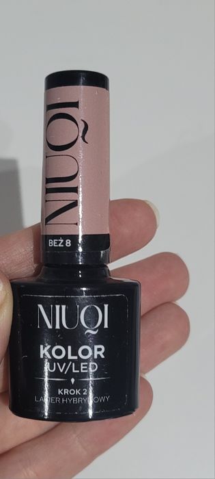 Lakiery hybrydowe do paznokci