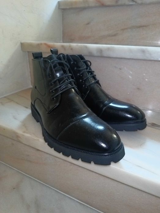 Botas Pretas Simples