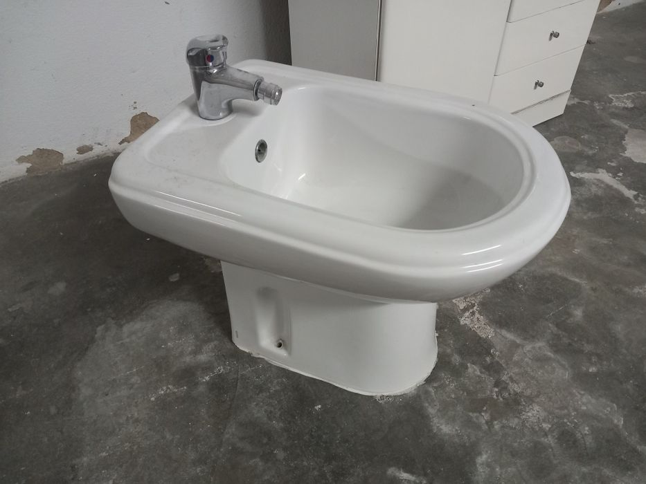Movel-lavatório wc e bidé completo.