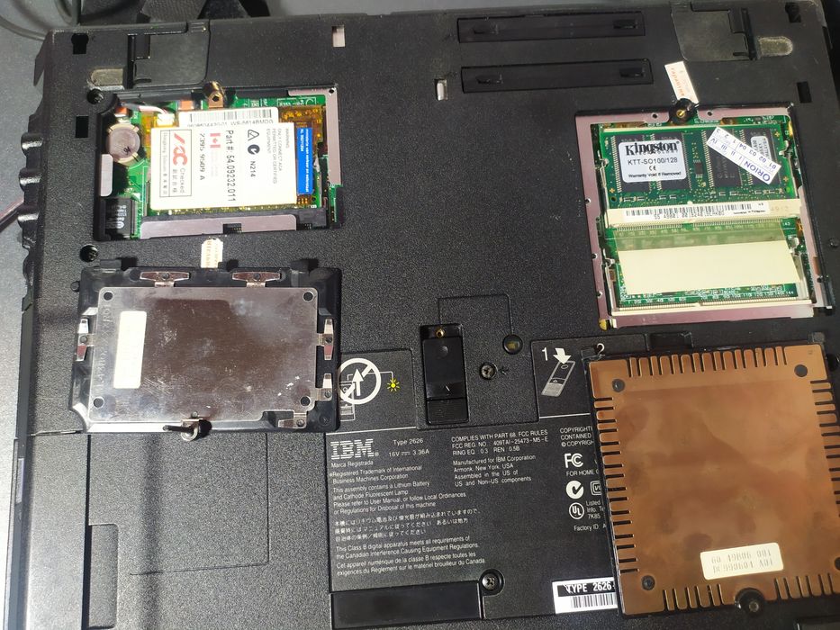 Ноутбук IBM ThinkPad 390e из 90-х
