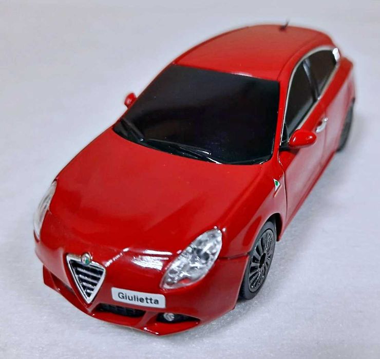 Машинка модель Alfa Romeo Giulietta Autowave