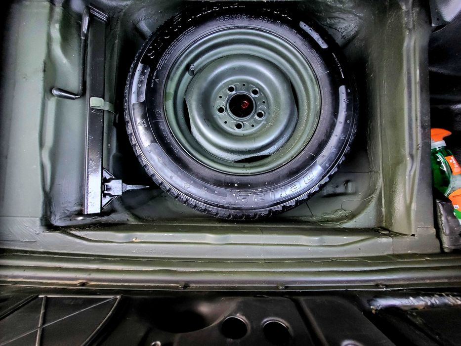 Mercedes-123  Classic  Old Car