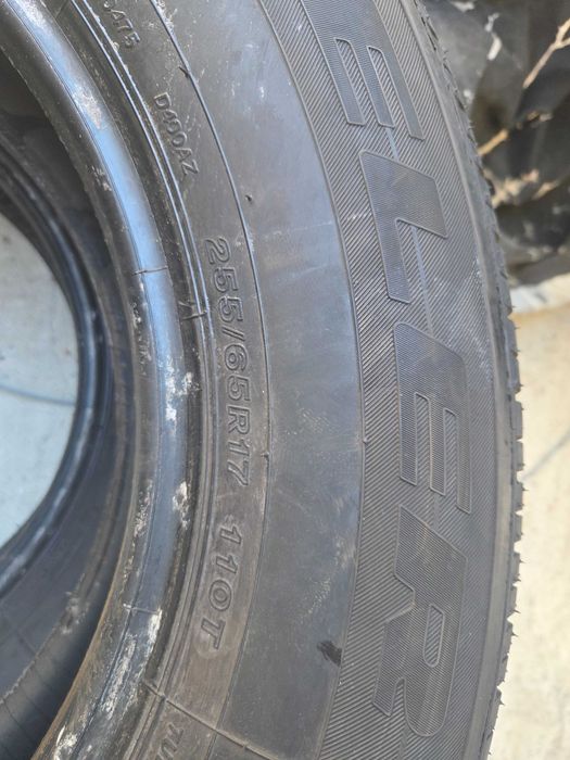 Dois Pneus Bridgestone 255 65 17