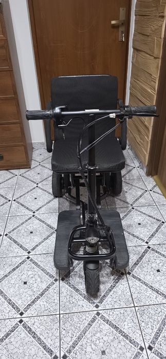 Skuter elektryczny trojkolowy