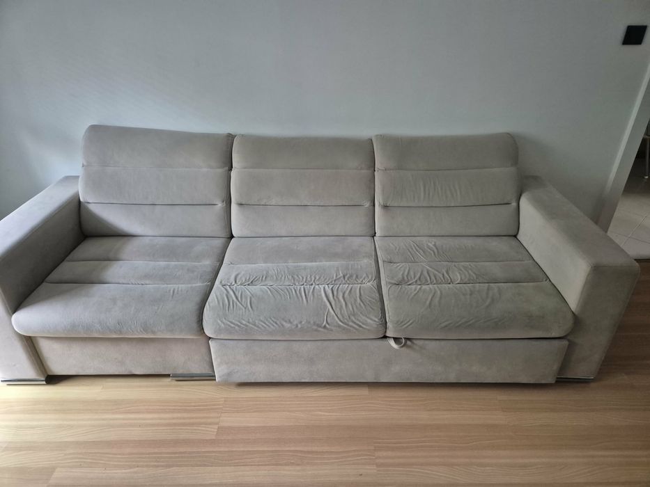 Sofa  z regulowanymi  zagłówkami
