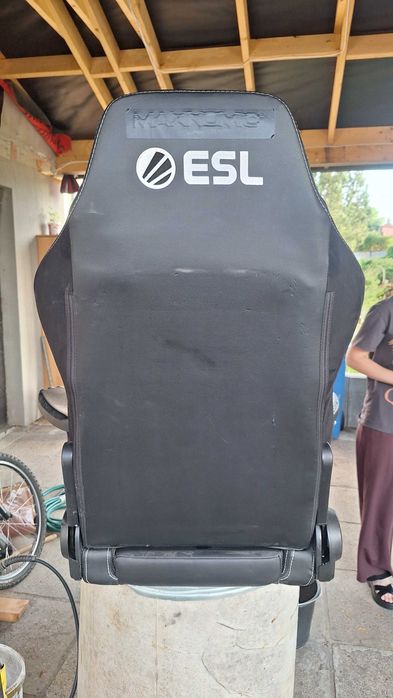 fotel gamingowy esl