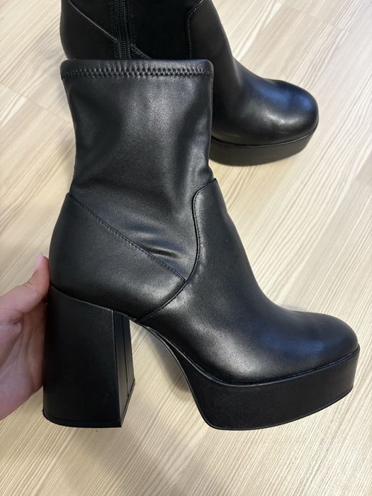 Ботильйони на високих підборах Bershka 38 розмір