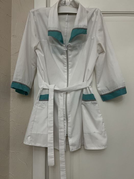 Медицинский костюм / брюки и халат