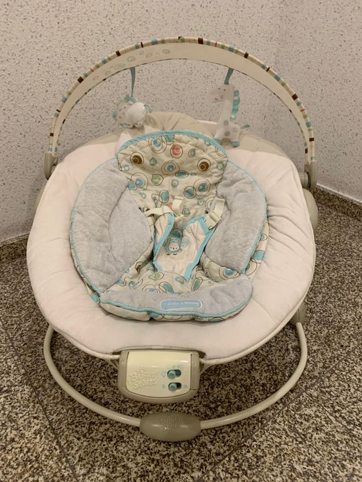Baloiço de bebé, vibra e da som, em bom estado