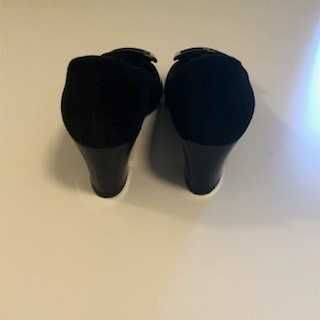 Elegantes e confortáveis sapatos pretos, marca italiana Luca Grossi