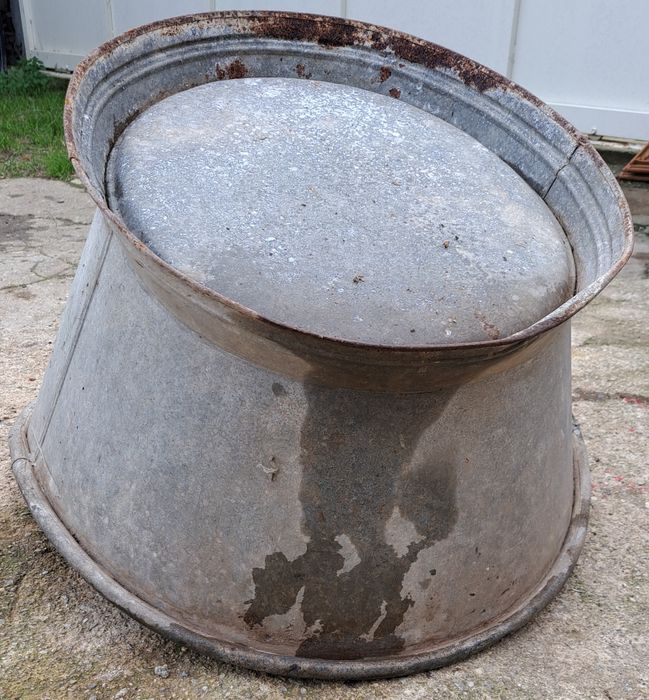 Banheira antiga para decoração