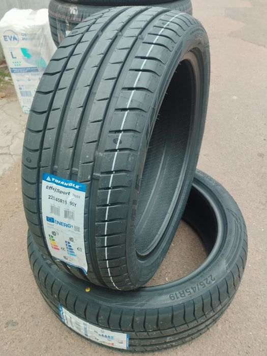 Шини Літні 225/45 R19 96Y XL Triangle EffeXSport TH202