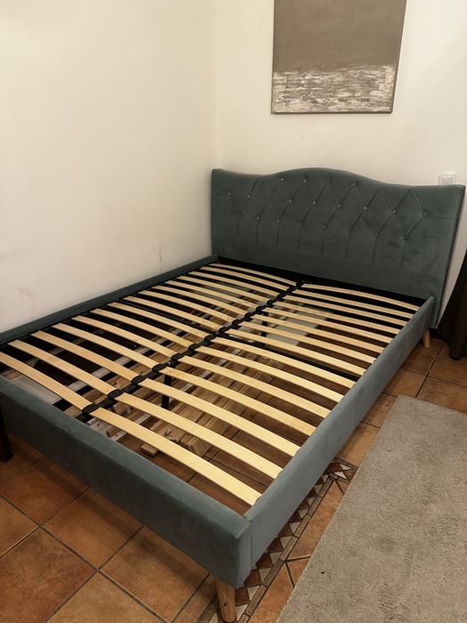 Cama Queen Size com Colchão de espuma