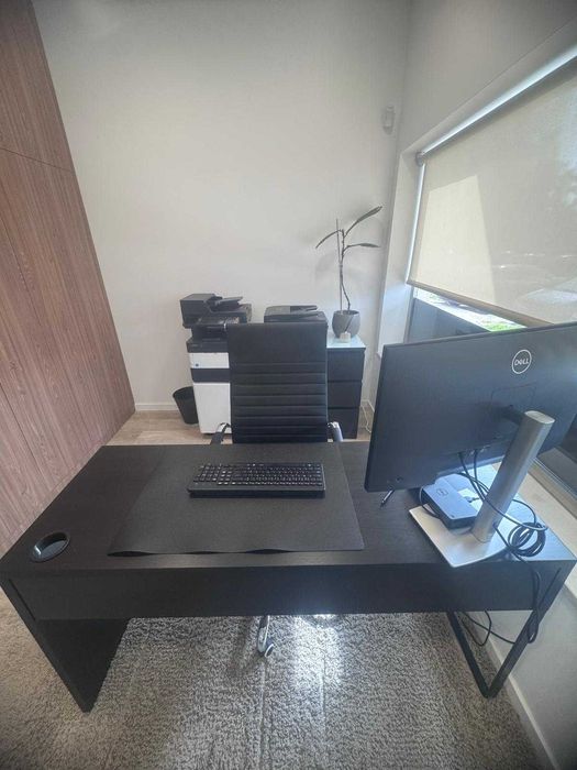 Secretária IKEA MICKE 140x50 – Elegante, Espaçosa e Funcional
